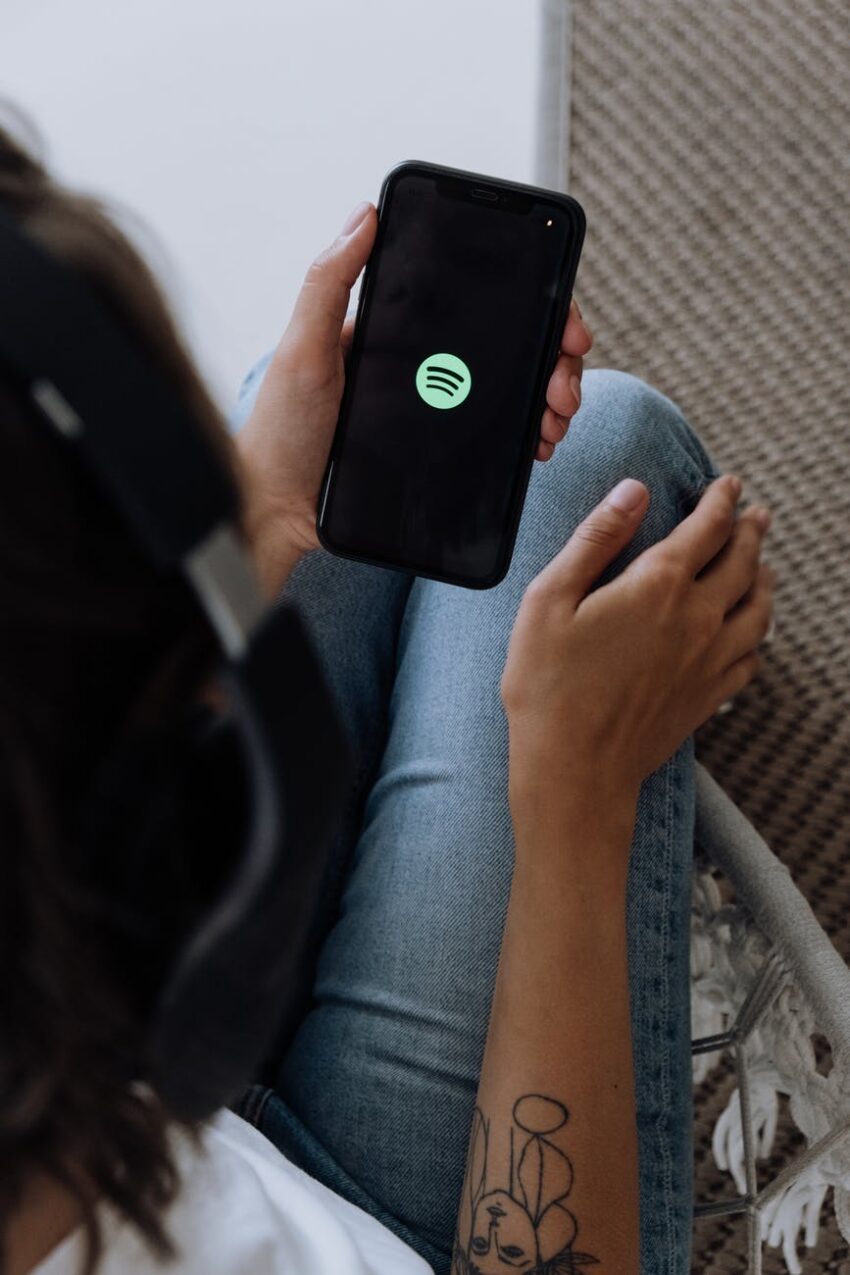 Spotify yanlış bilgi problemiyle ilgili adımlar atıyor