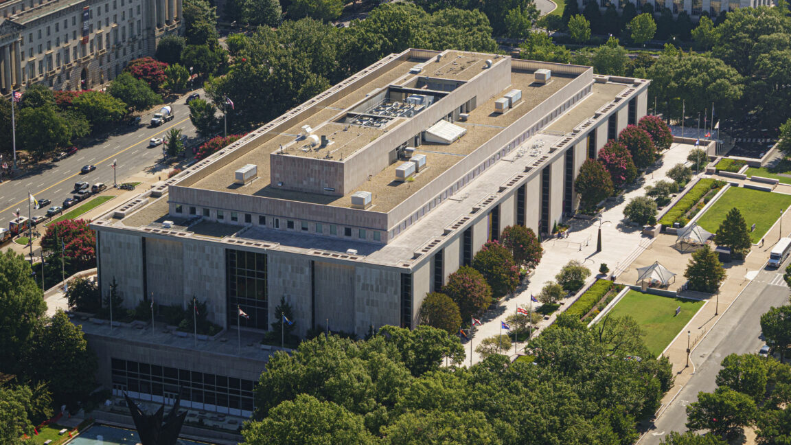 Smithsonian National Museum of American History Exterior