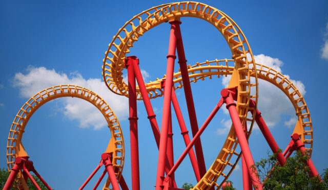 kaliforniyadaki-six-flags-magic-mountain-parkinda-yer-alan-x2-hiz-treni-suresiz-kapatildi-paml