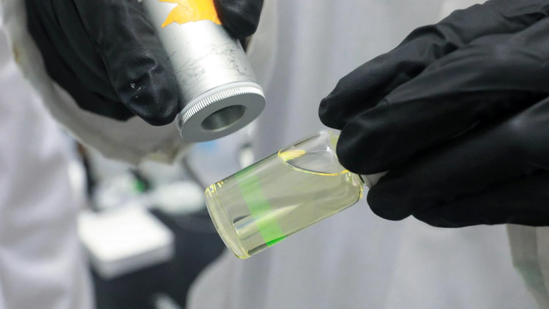 near-infrared-laser-shined-on-nanoparticles