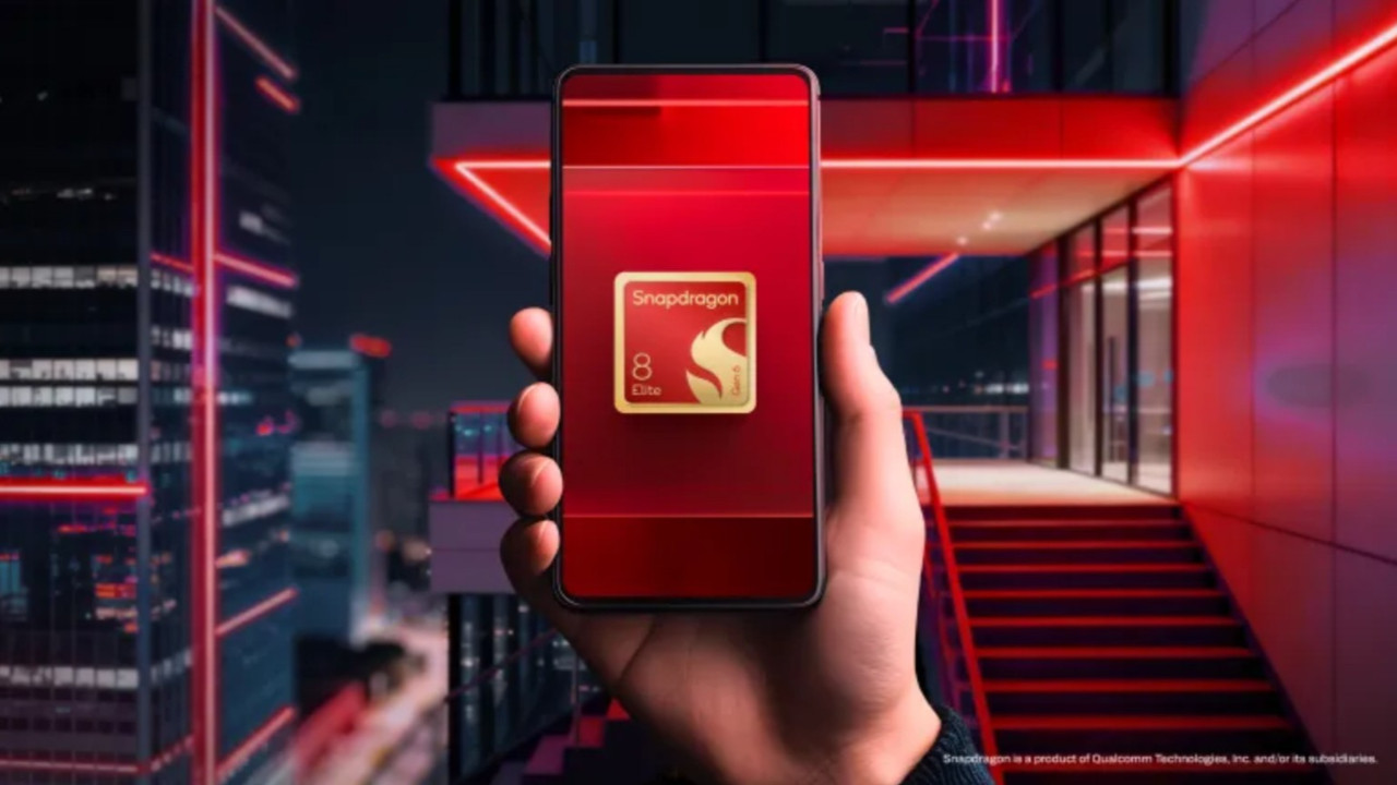 qualcomm-yeni-snapdragonu-tanitti-telefonda-30-milyar-parametreli-ai-calistirabiliyor-aay8