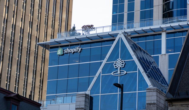 shopify-ai-ajanlarinin-alisverisi-tamamlamasina-izin-veriyor-6jpa